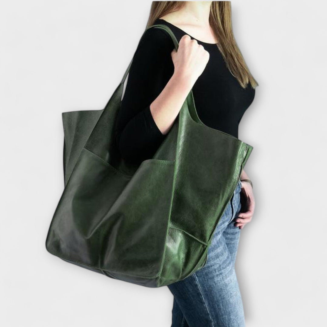 Lisbeth Tasche getragen über der Schulter
