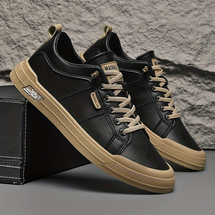 Max Sneaker in Schwarz mit beiger Sohle