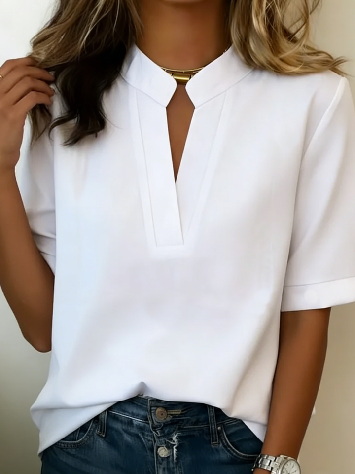 Weisse Cornelia Bluse, kombiniert mit Jeans