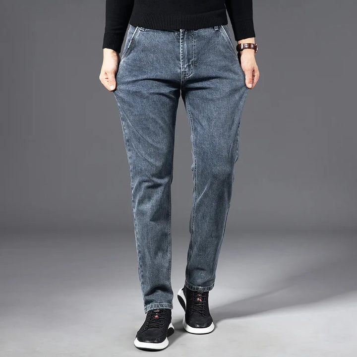 Gerhard Jeans in Blaugrau, Vorderansicht