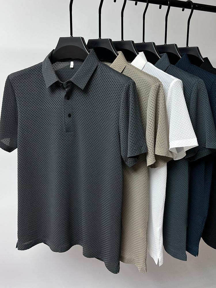 Anton Poloshirts in verschiedenen Farben auf Kleiderbügeln