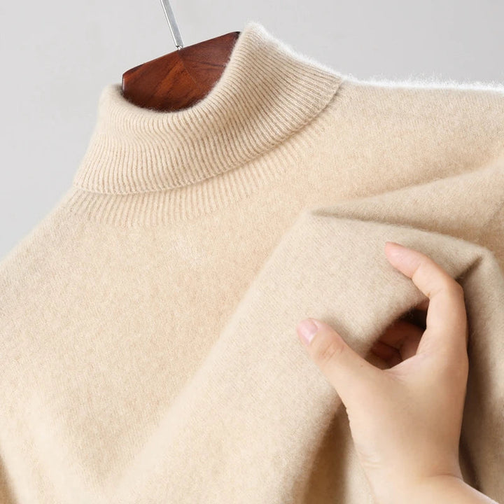 Christian – Weiches Rollkragenpullover-Material in Beige