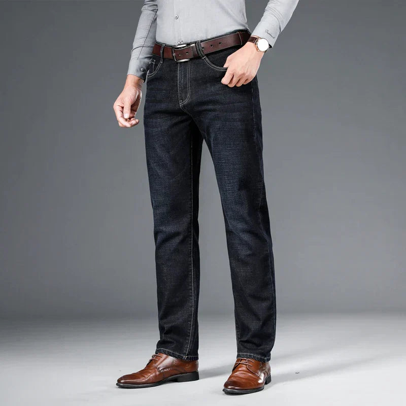 Matthias Klassische Denim-Jeans in Schwarz, Seitenansicht