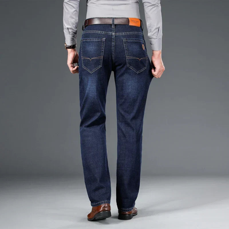 Matthias Klassische Denim-Jeans in Dunkelblau, Rückansicht