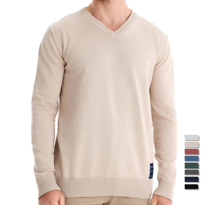 Herr trägt Heinz Strickpullover in Beige