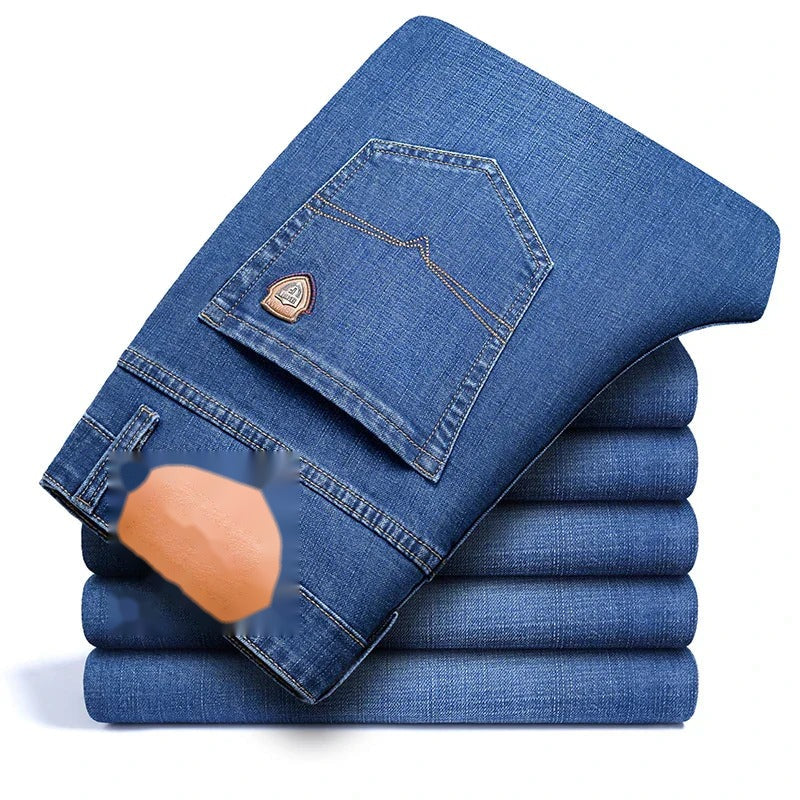 Matthias Klassische Denim-Jeans in Hellblau, gestapelt
