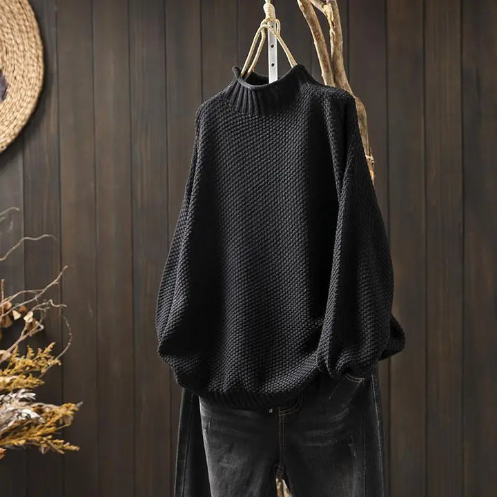 Elisabeth Strickpullover in Schwarz auf dem Bügel