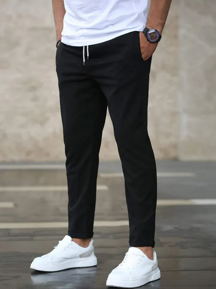 Ruedi Premium Stretch-Hose in Schwarz, Vorderansicht