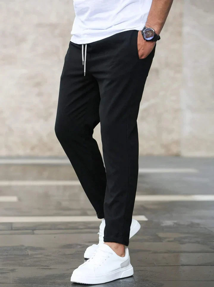 Ruedi Premium Stretch-Hose in Schwarz, Seitenansicht