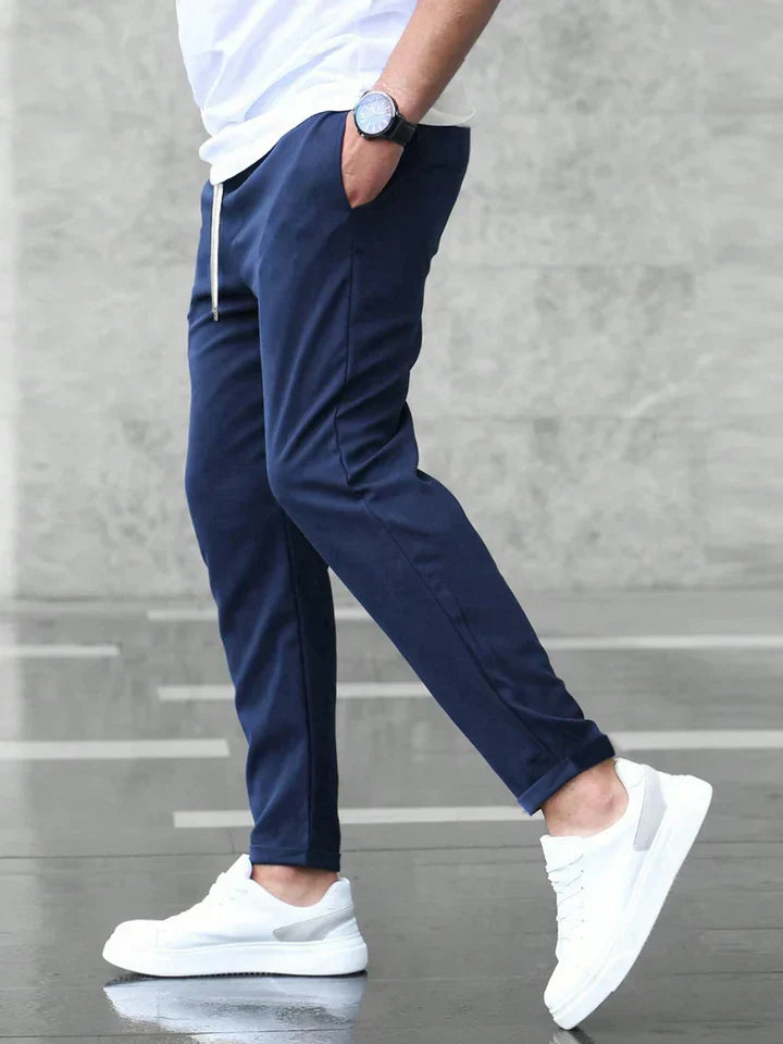 Ruedi Premium Stretch-Hose in Marineblau, seitlich