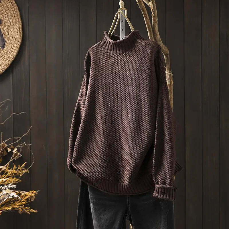 Elisabeth Strickpullover in Braun auf dem Bügel