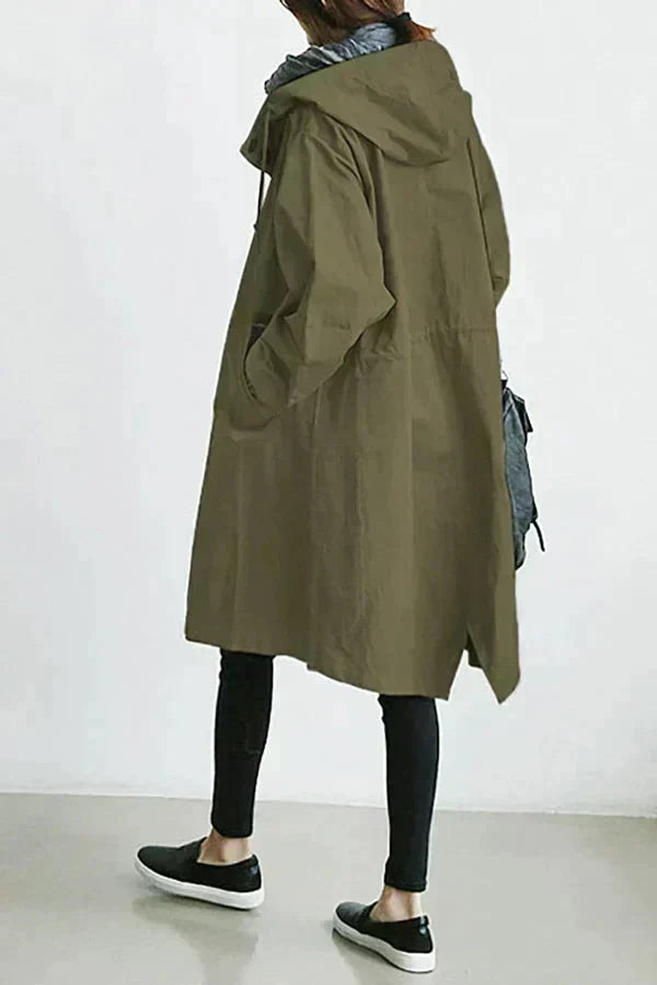 Katharina Oversized Trenchcoat in Armeegrün, Seitenansicht von hinten