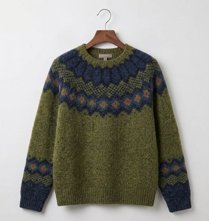Regula Pullover in Grün auf Kleiderbügel
