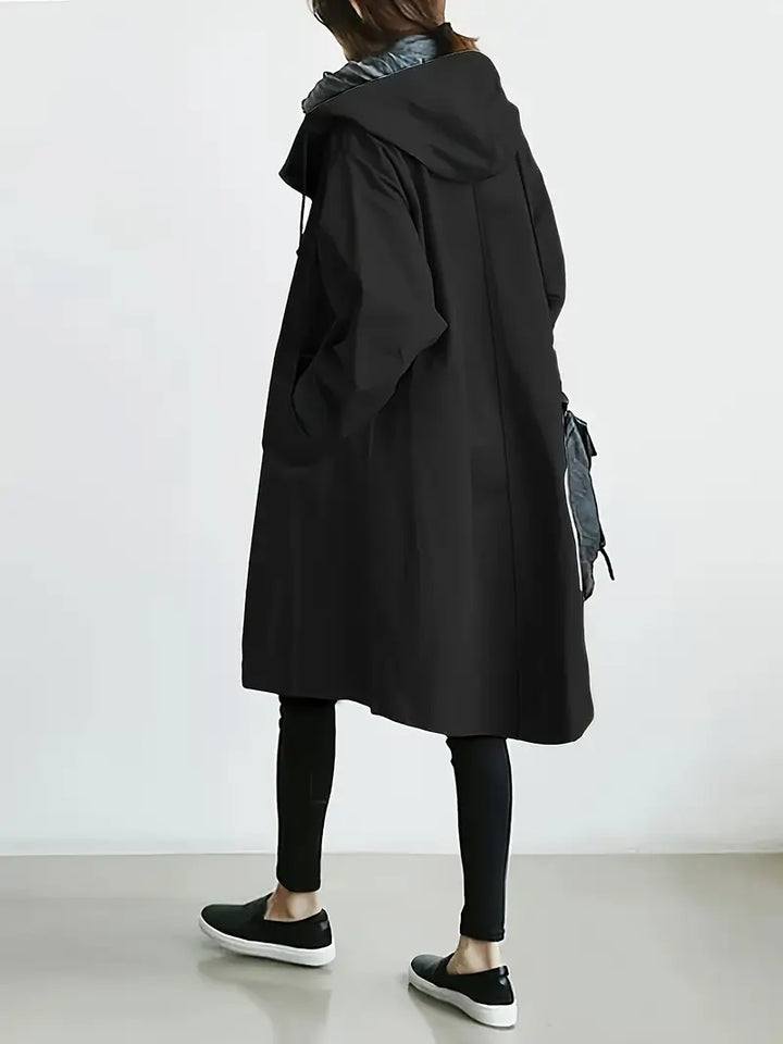 Katharina Oversized Trenchcoat in Schwarz, Seitenansicht von hinten