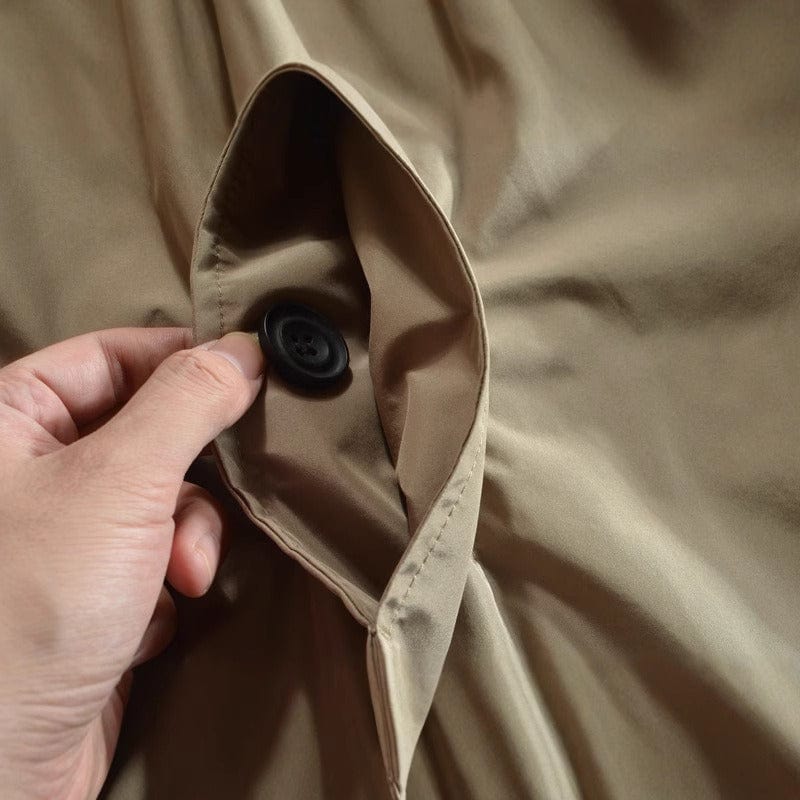 Peter Trenchcoat, Detail der Tasche