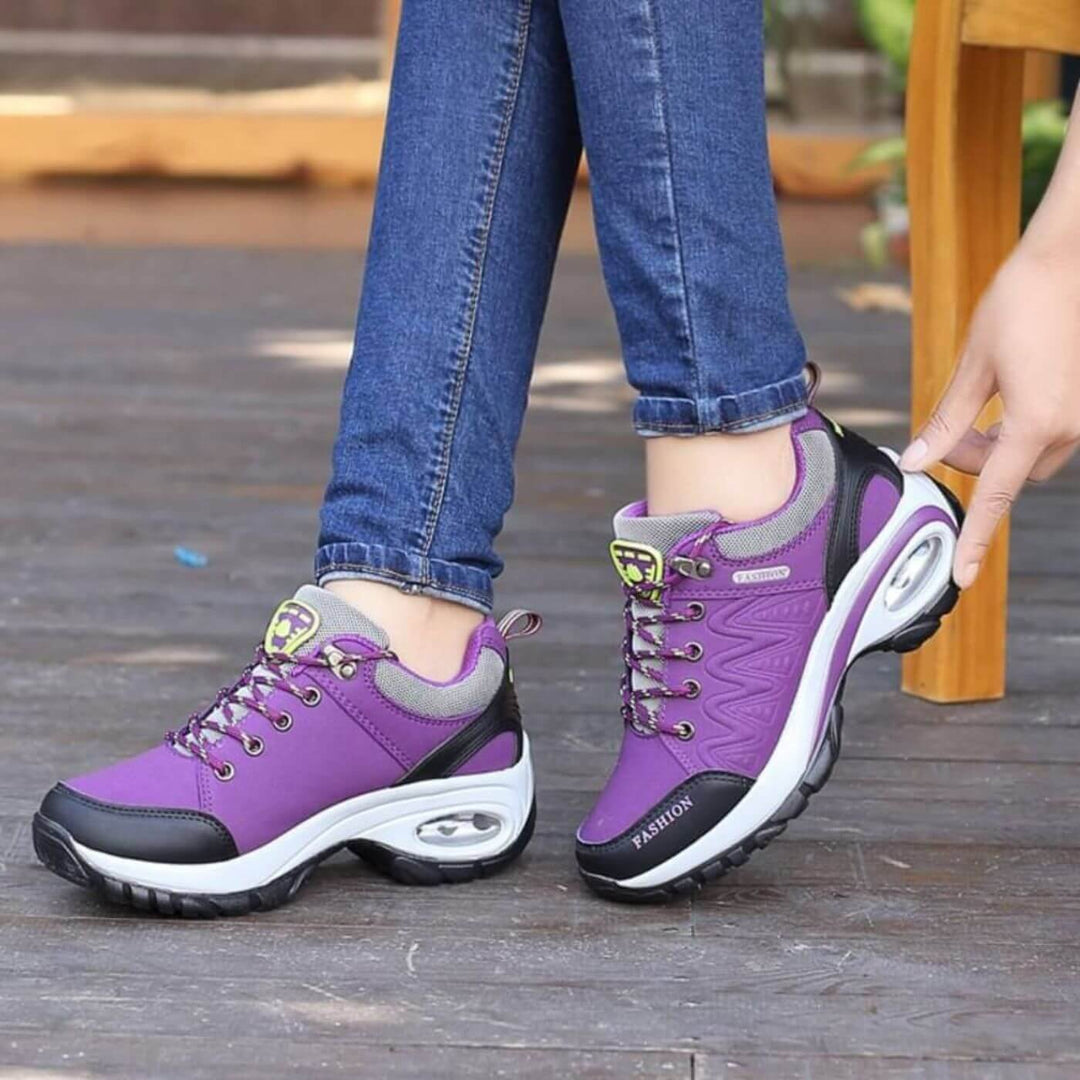 Karin Wanderschuhe in Lila getragen