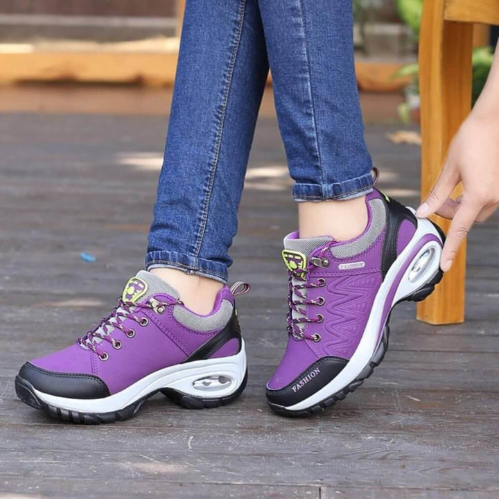 Karin Wanderschuhe in Lila getragen